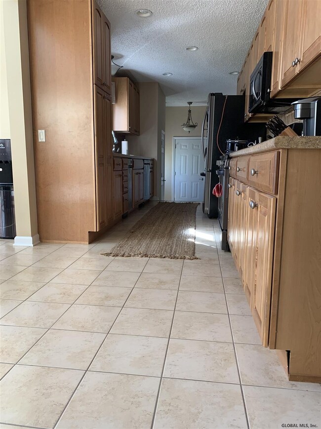 28 Priscilla Ln, Schenectady, NY 12306 - photo 2