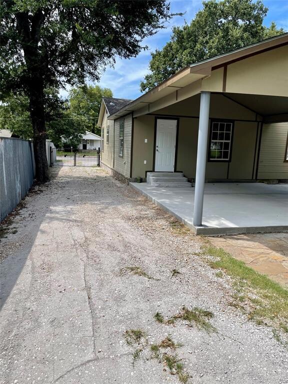 308 W Russell St, Weatherford, TX 76086 - photo 3