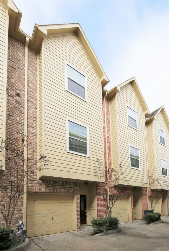 2902 Chenevert St unit L, Houston, TX 77004 - photo 2