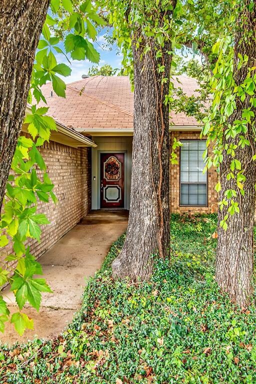 8979 Bradley Dr, North Richland Hills, TX 76182 - photo 3