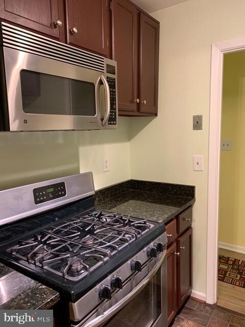 3890 Lyndhurst Dr unit 203, Fairfax, VA 22031 - photo 4