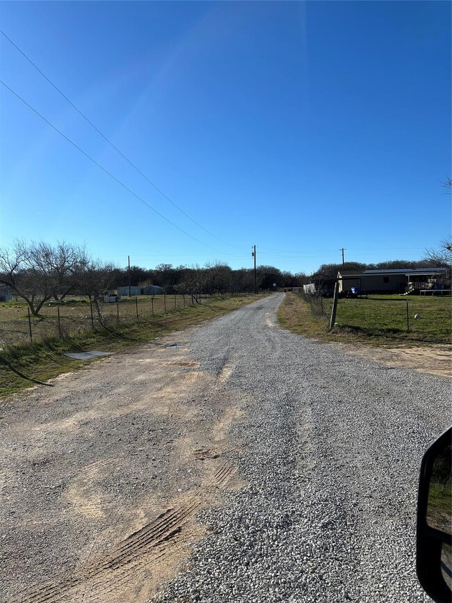 141 Alice Springs Ln, Weatherford, TX 76085 - photo 3