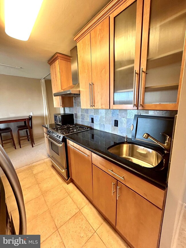1504 1200 EAST Barclay Towers unit 1504, Cherry Hill, NJ 08034 - photo 2