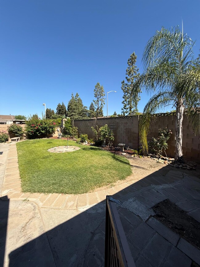 1701 Dinuba Ave unit 216, Selma, CA 93662 - photo 7