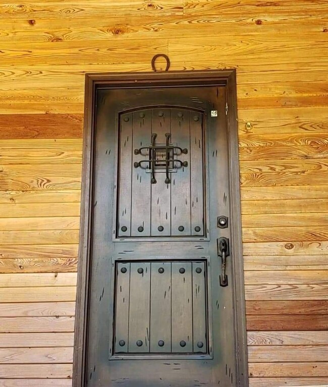 River loop (Speak easy door)