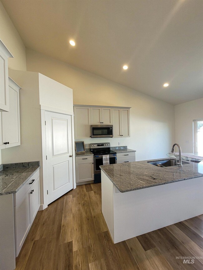 2440 Dorchester Ave, Burley, ID 83318 - photo 4