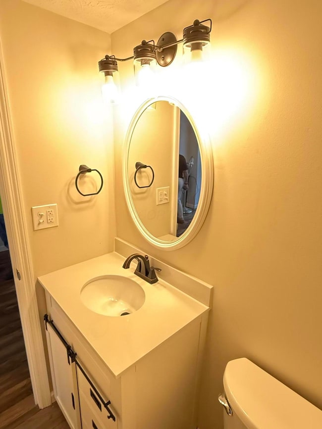 542 Clairbrook Ave unit 11, Columbus, OH 43228 - photo 2