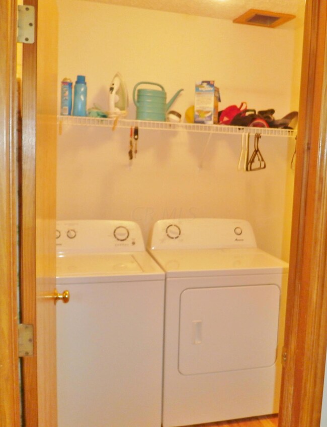 8608 Robbins Loop Dr, Reynoldsburg, OH 43068 - photo 7