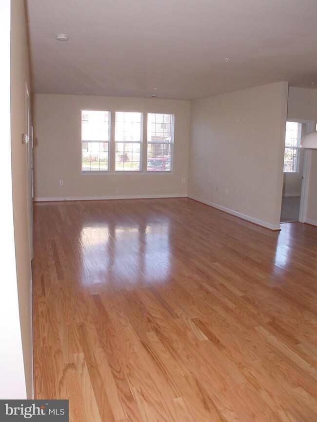 42432 Hollyhock Terrace unit 102, Ashburn, VA 20148 - photo 4