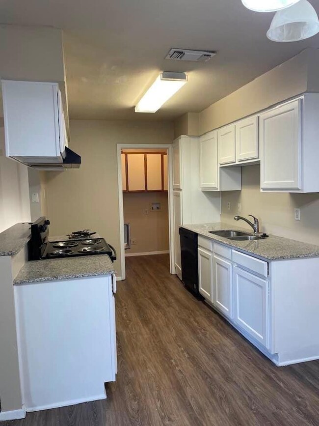 502 Valleyridge Ct, Decatur, TX 76234 - photo 3