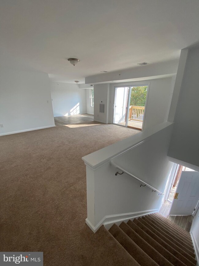 275 Green St unit 4P7, Beverly, NJ 08010 - photo 3