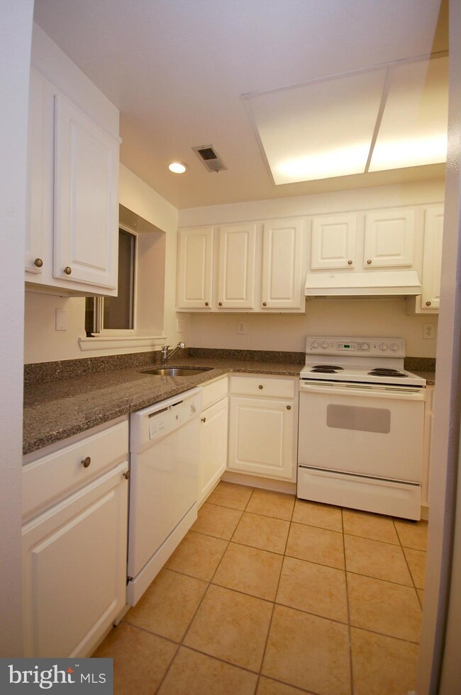 3500 Forest Edge Dr unit 2E, Silver Spring, MD 20906 - photo 6