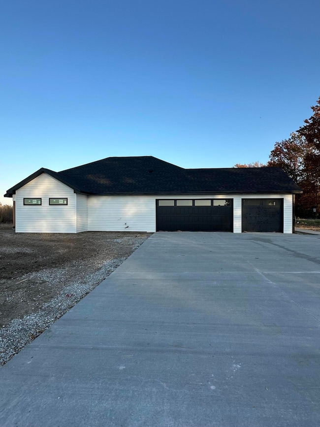 706 N Neo St, Sturgeon, MO 65284 - photo 2