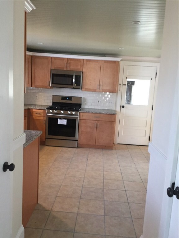 405 Sandy Ln, Warwick, RI 02889 - photo 6