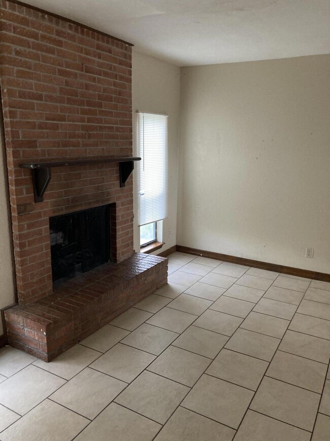 1519 Vanderbilt Dr, El Paso, TX 79935 - photo 3