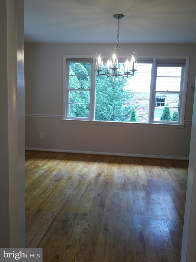 8813 Stonehaven Ct, Potomac, MD 20854 - photo 3