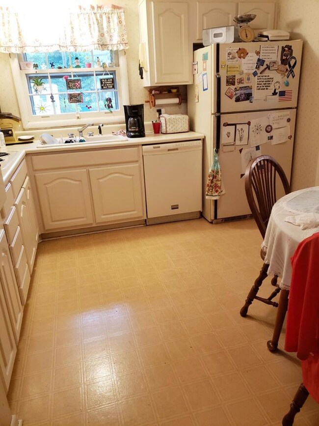 2202 Lullwater Rd, Albany, GA 31707 - photo 5