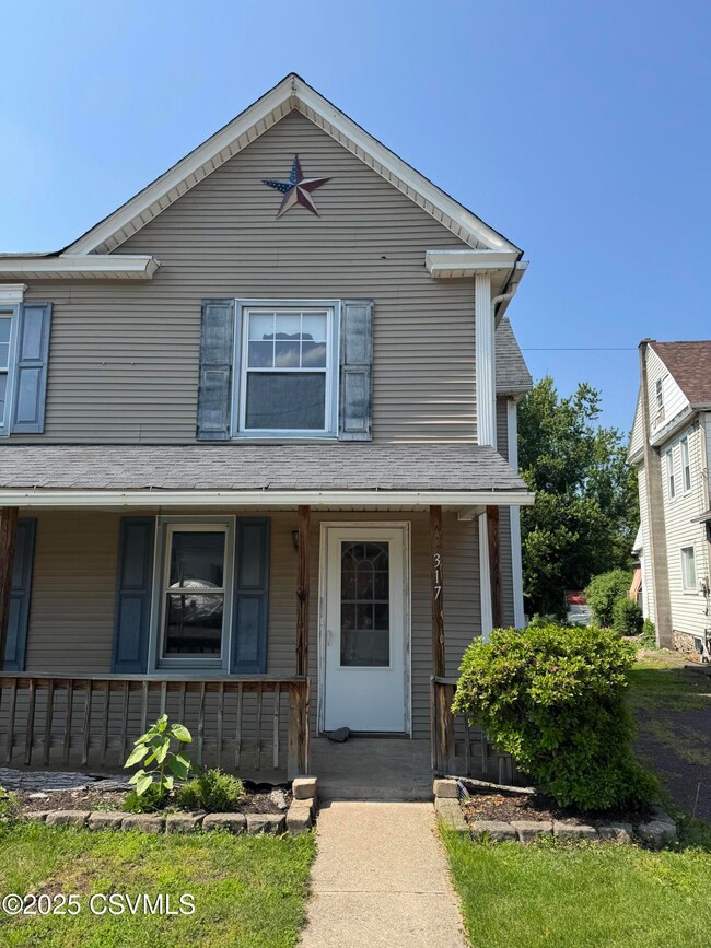 317 W 2nd St, Nescopeck, PA 18635 - photo 6