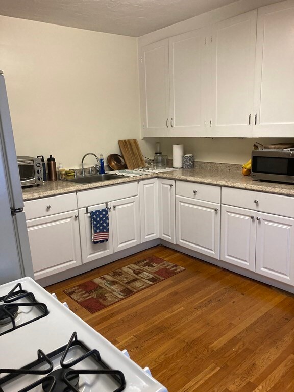 258 Robbins St unit 2, Waltham, MA 02453 - photo 3