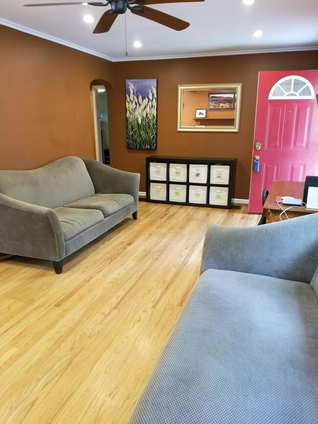 Family room 2