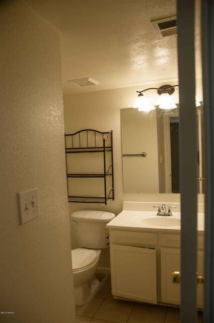 1005_Hall-Bath-1_RLW2250_5x7