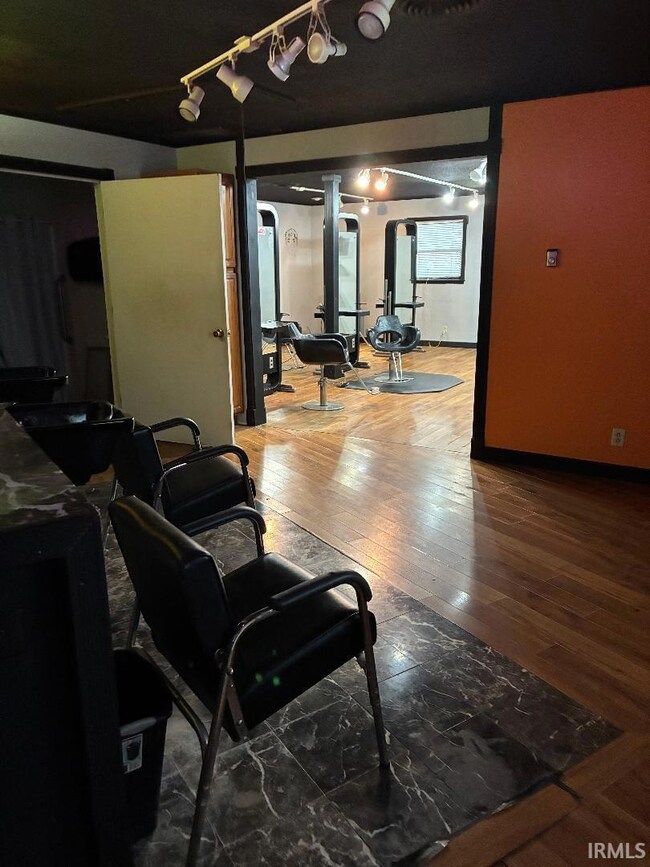 509 NE B St, Linton, IN 47441 - photo 4