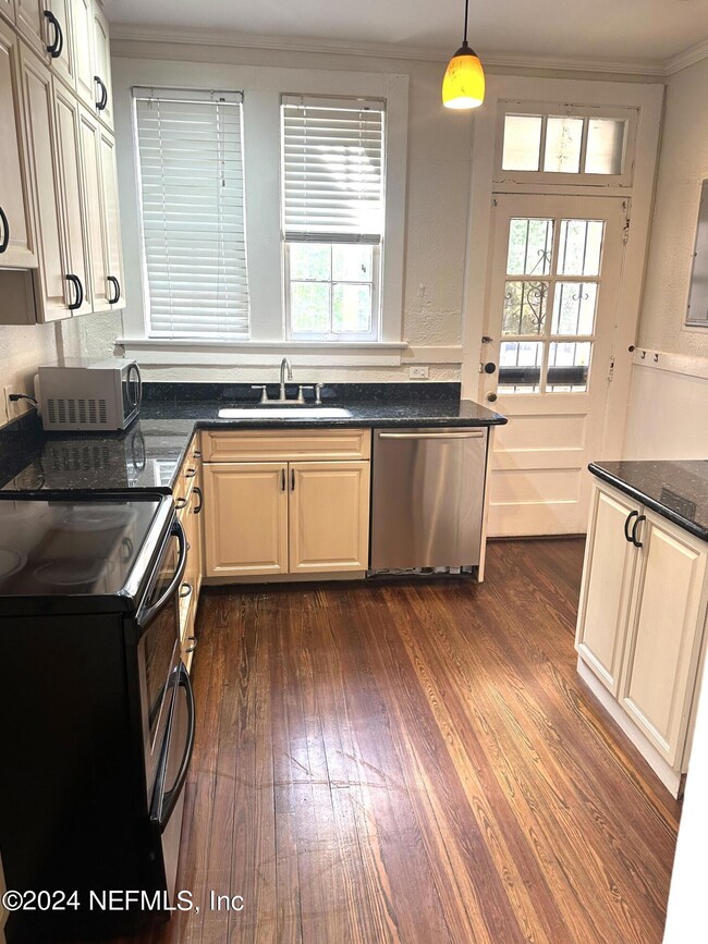 2952 Park St unit B, Jacksonville, FL 32205 - photo 5