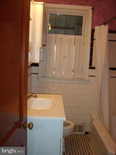 5547 Oakland Rd, Halethorpe, MD 21227 - photo 3