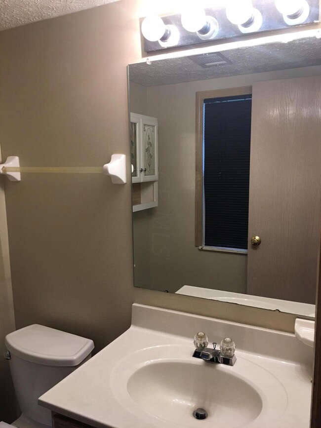 2525 Northwold Rd, Columbus, OH 43231 - photo 2