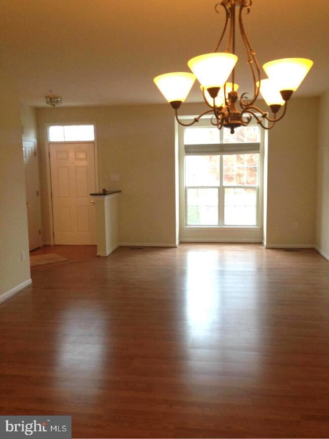 13004 Shamrock Glen Dr, Germantown, MD 20874 - photo 3