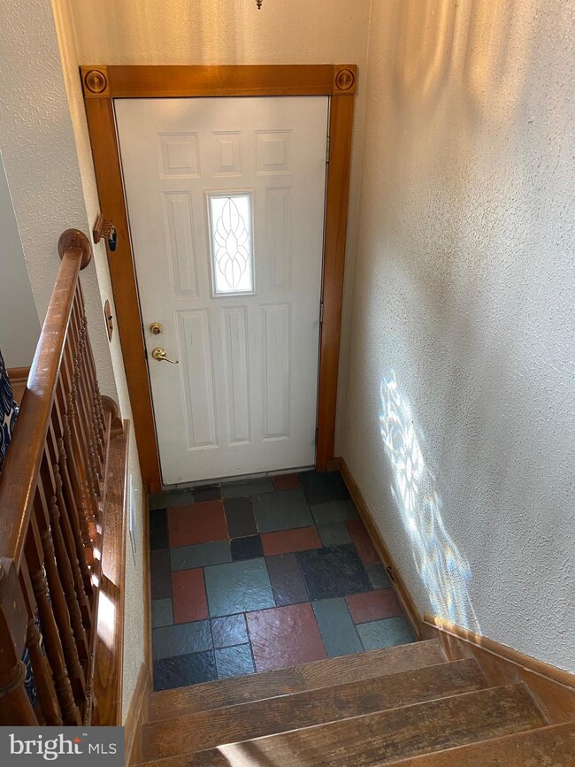 950 Regina Dr, Halethorpe, MD 21227 - photo 4