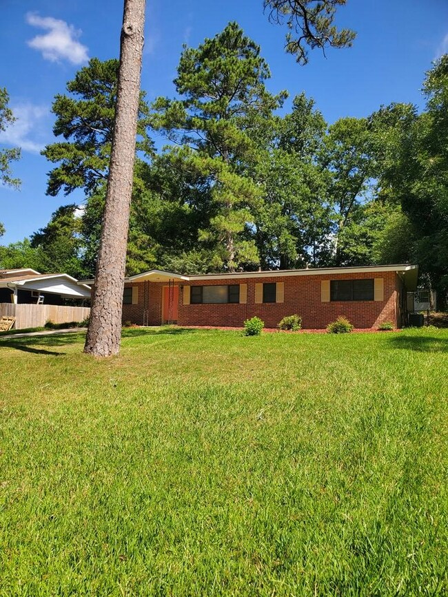 4163 Wilbur Dr, Columbus, GA 31909 - photo 2