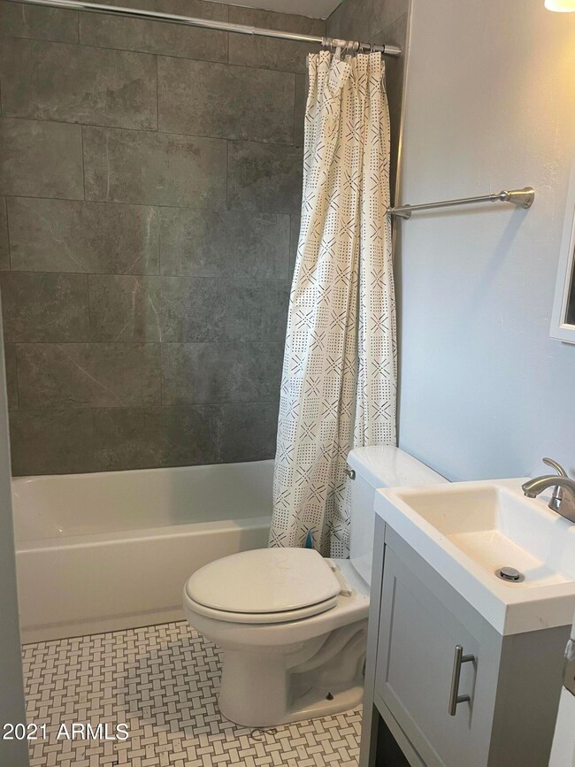 2242 N 29th Place unit 2, Phoenix, AZ 85008 - photo 5