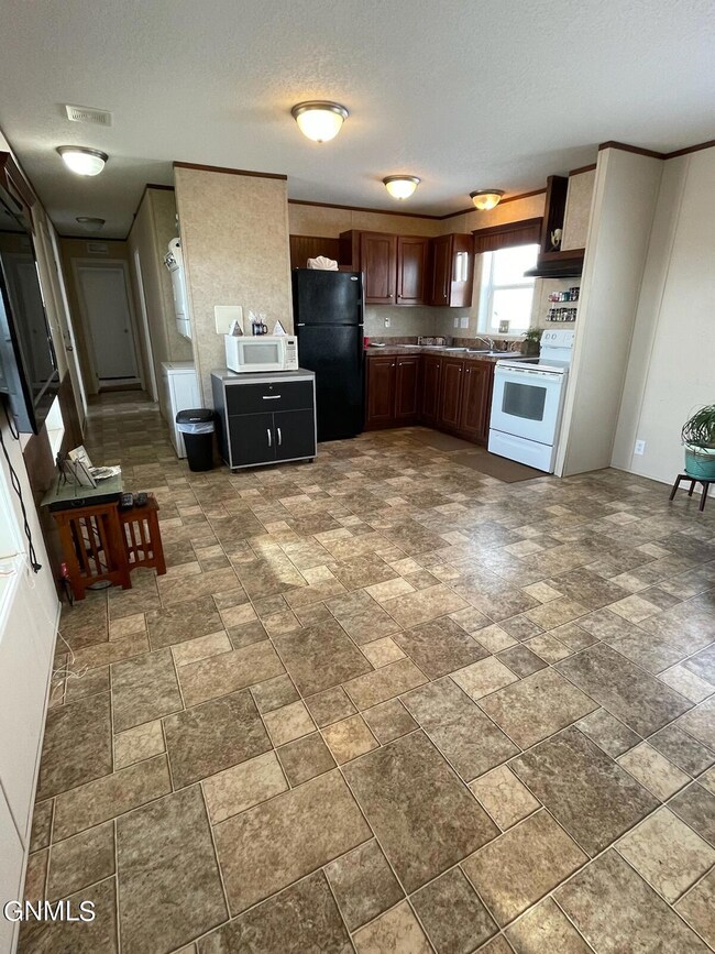 14739 Round Prairie Ave, Williston, ND 58801 - photo 6