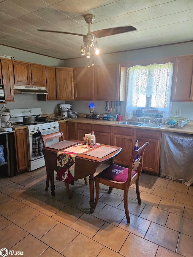 408 Division St, Blockton, IA 50836 - photo 6