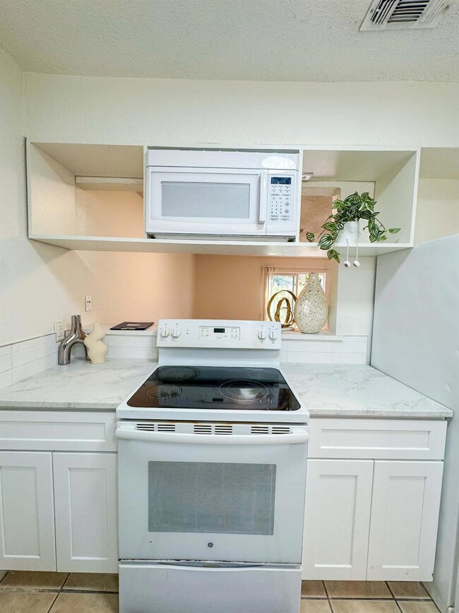 5810 Sweeney Cir unit D, Austin, TX 78723 - photo 7