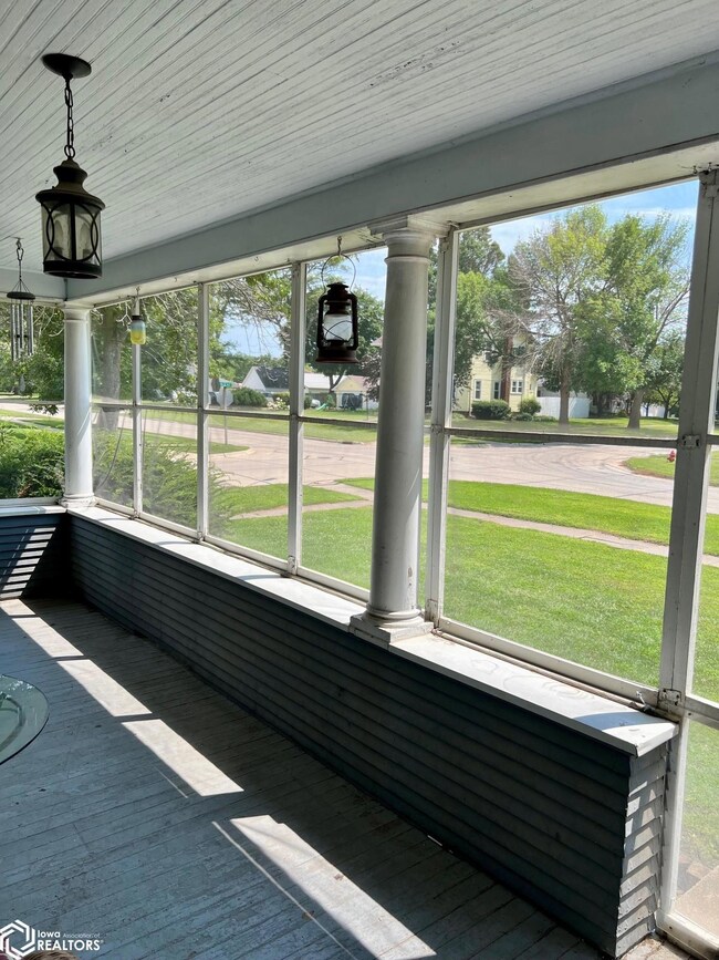 421 2nd Ave NE, Clarion, IA 50525 - photo 4