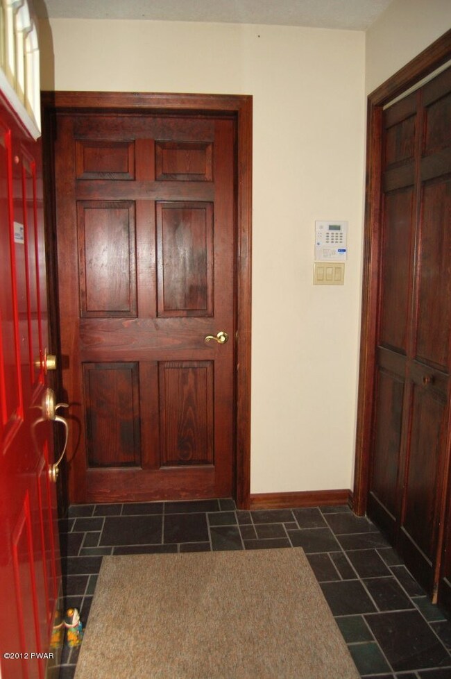 33 E Shore Dr, Hawley, PA 18428 - photo 5