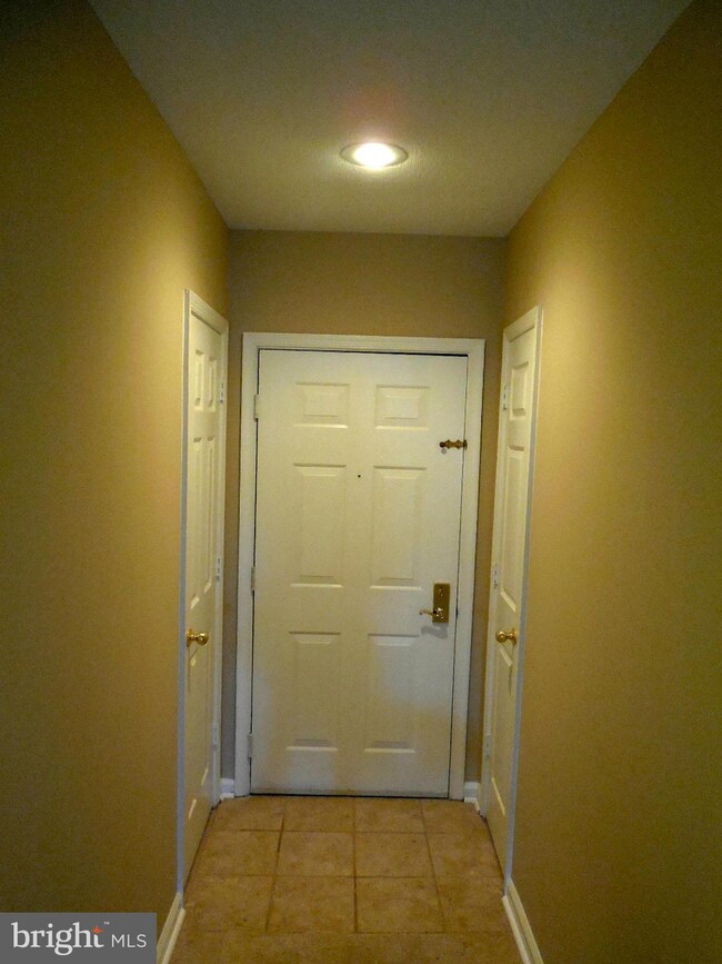 20271 Beechwood Terrace unit 103, Ashburn, VA 20147 - photo 4