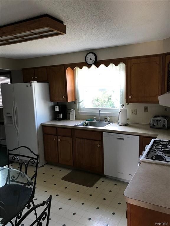Plenty of cabinet space.  Refrigerator, Dishwasher