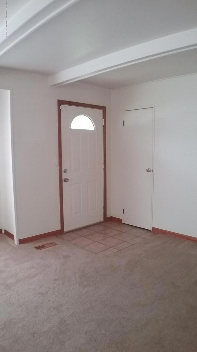 904 foyer