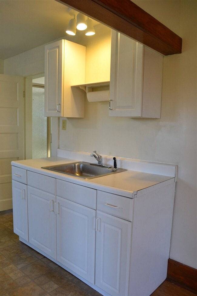 225 Pleasant St, Franklin, NH 03235 - photo 5