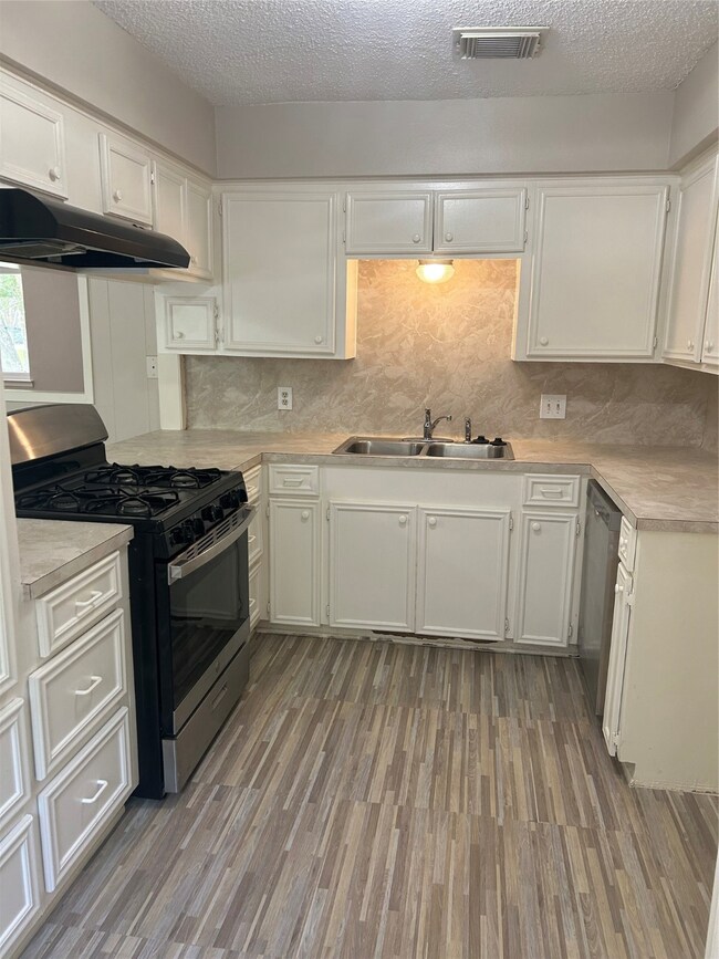 206 Sunnyview Ave unit B, Friendswood, TX 77546 - photo 7