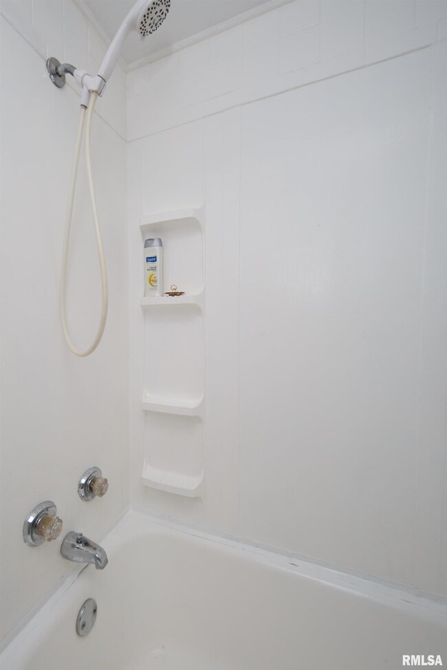 3118 Indian Rd, Davenport, IA 52802 - photo 7