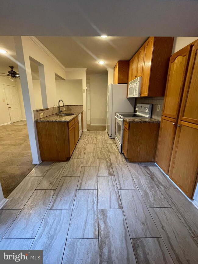 9564 Cannoneer Ct unit 202, Manassas, VA 20110 - photo 3