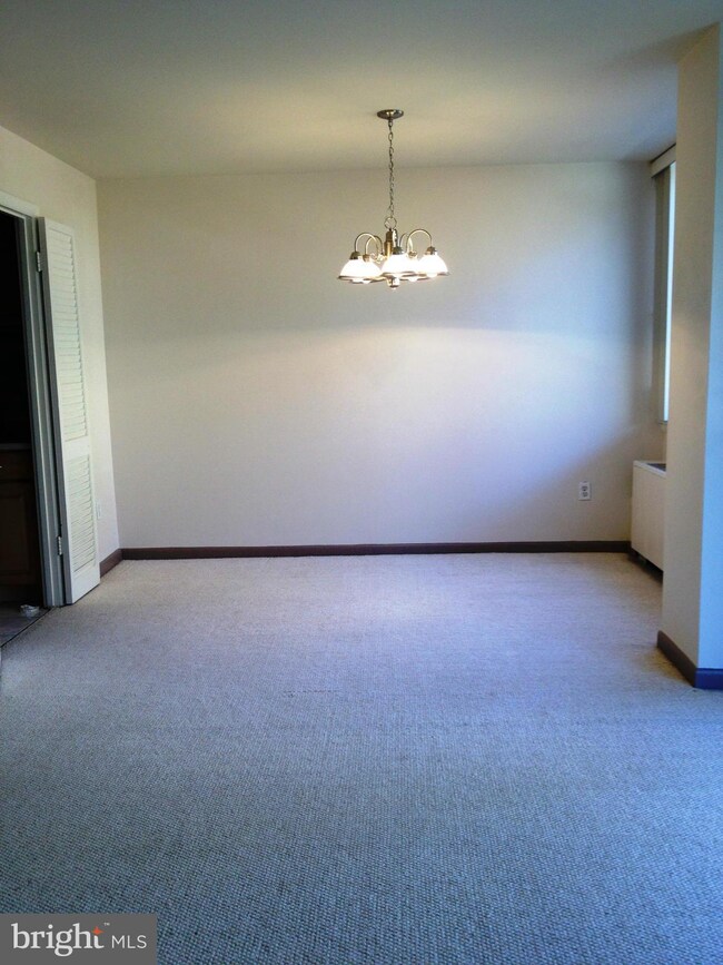 Columbia Condominiums unit 510, Arlington, VA 22204 - photo 4