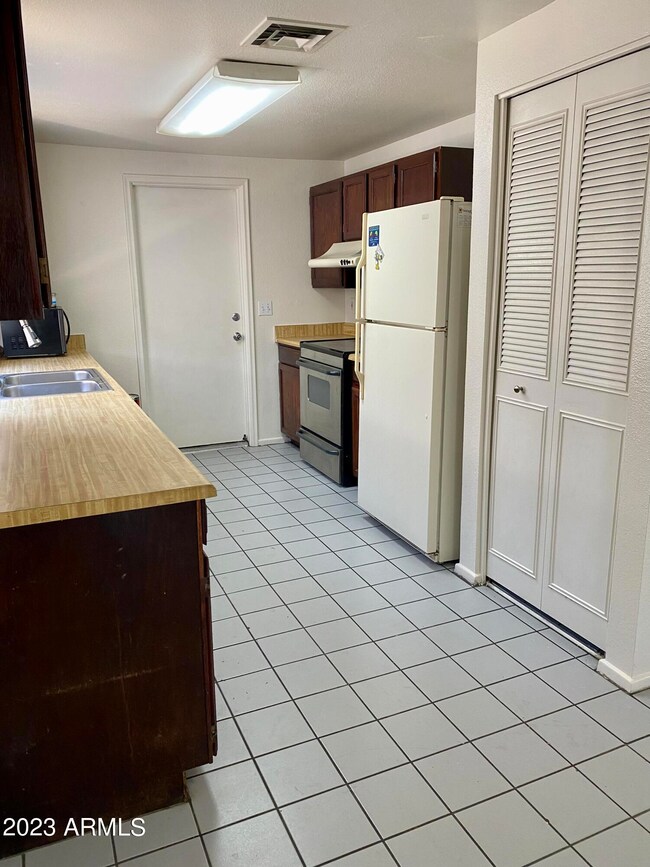 1212 W Los Arboles Place, Chandler, AZ 85224 - photo 5