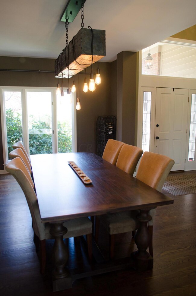 7Dining Room1