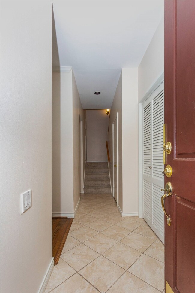 268 Litchfield Ln, Houston, TX 77024 - photo 5