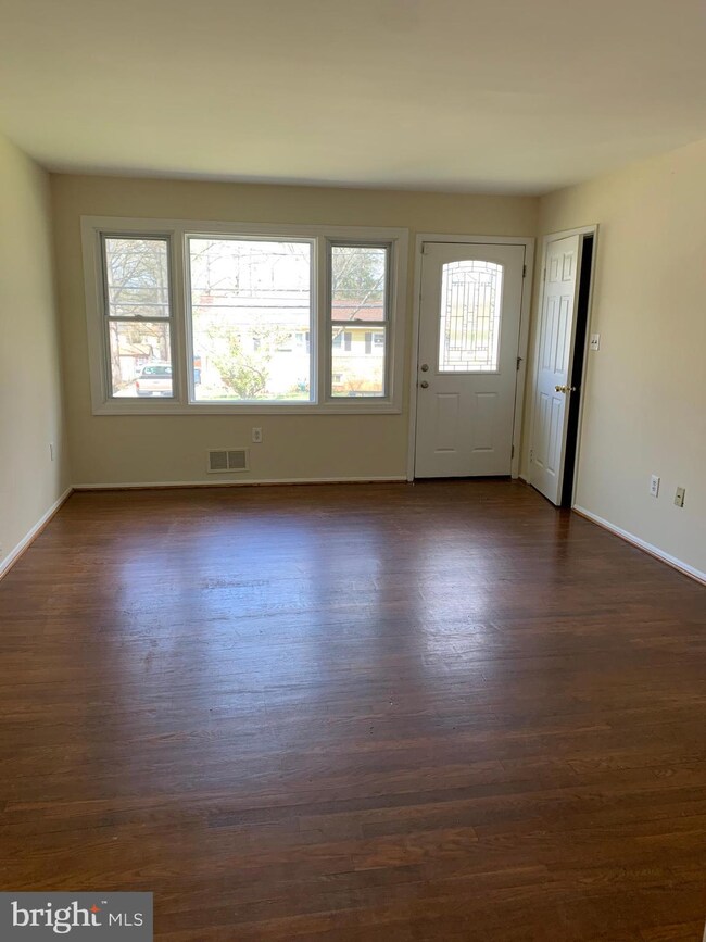 10013 Dubarry St, Glenn Dale, MD 20769 - photo 2